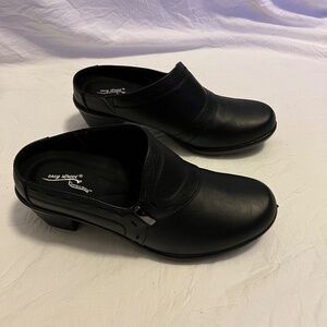 Easy Street Women’s Cynthia Black Clogs/Mules - Size 6